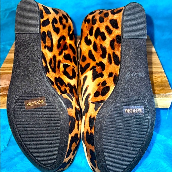COPY - NWOT Dollhouse LEOPARD PRINT round toe wedges size 7.5 - Picture 3 of 4
